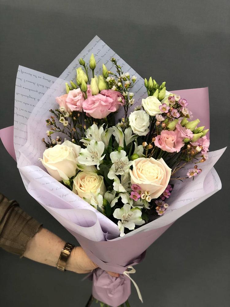 Букет цветов из: Альстромерии, Розы и Лизиантусы в Будогощь