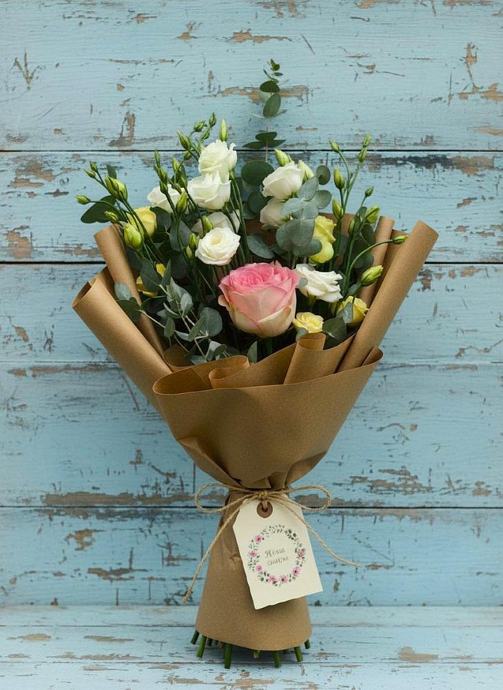 Букет цветов из: Розы и Лизиантусы в Будогощь