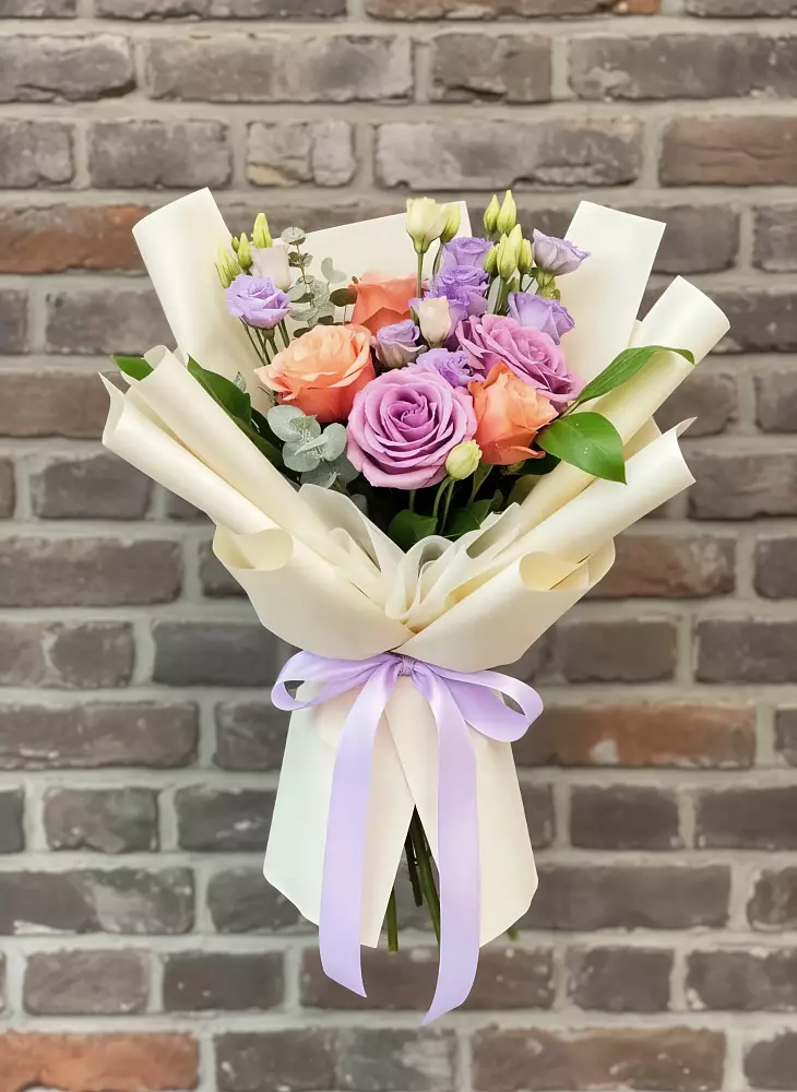 Букет цветов из: Лизиантусы и Розы в Будогощь