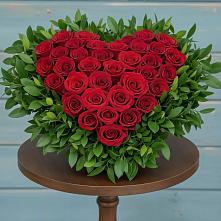 Цветочная композиция из Розы в виде сердца в Будогощь