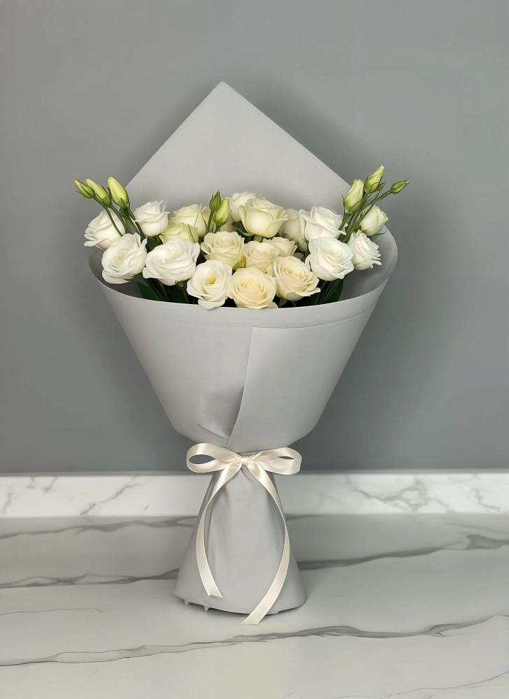 Букет цветов из: Розы и Лизиантусы в Будогощь