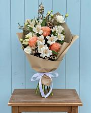 Букет цветов из:  Альстромерии, Лизиантусы, Розы и Хризантемы в Будогощь