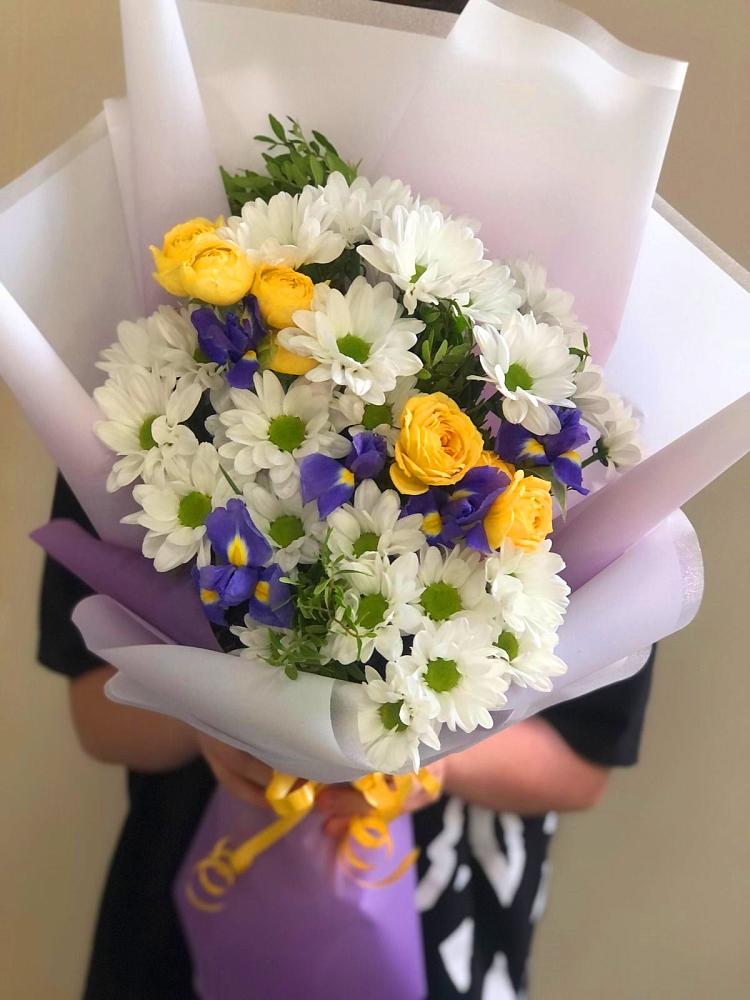 Букет цветов из: Ирисы, Хризантемы и Розы в Будогощь