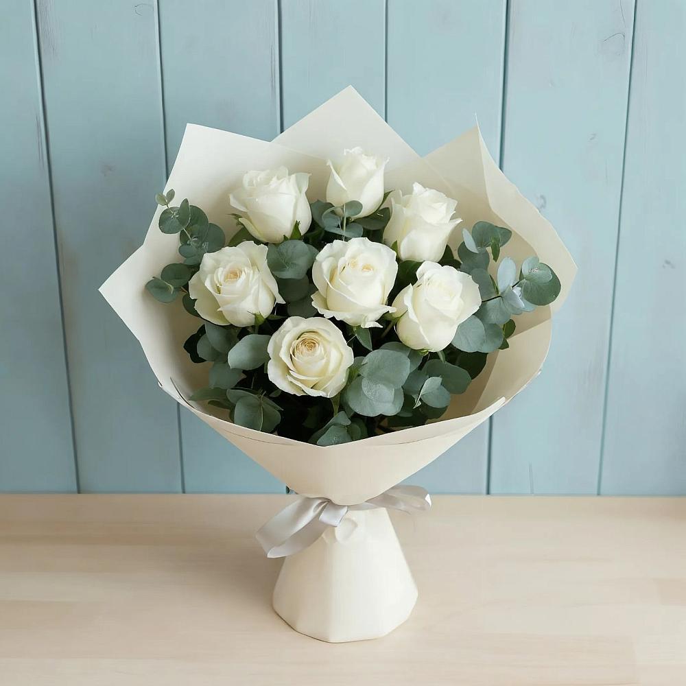 Букет Белые розы в Эвкалипте в Будогощь
