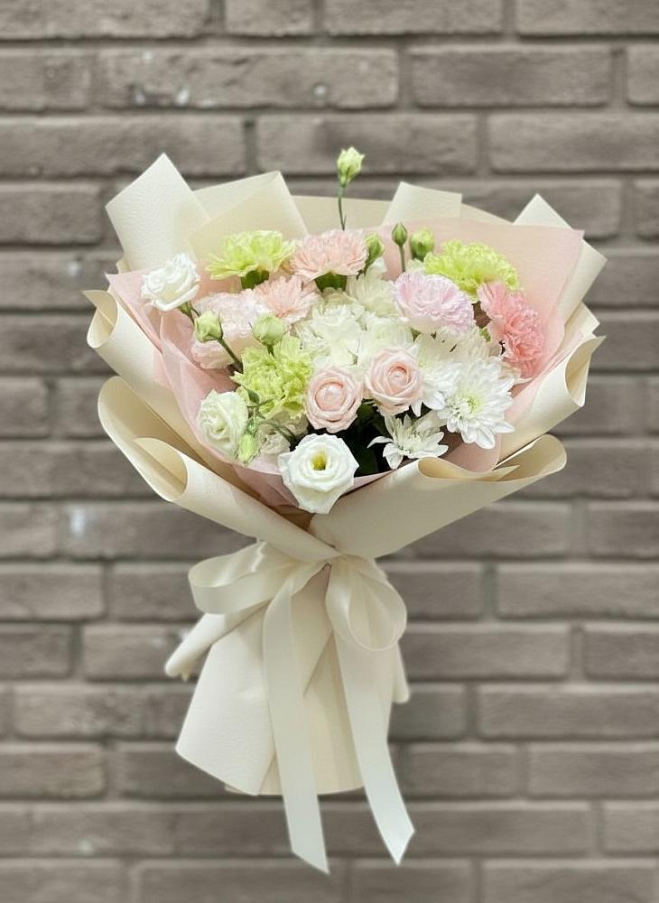 Букет цветов из: Гвоздики, Розы, Лизиантусы и Хризантемы в Будогощь