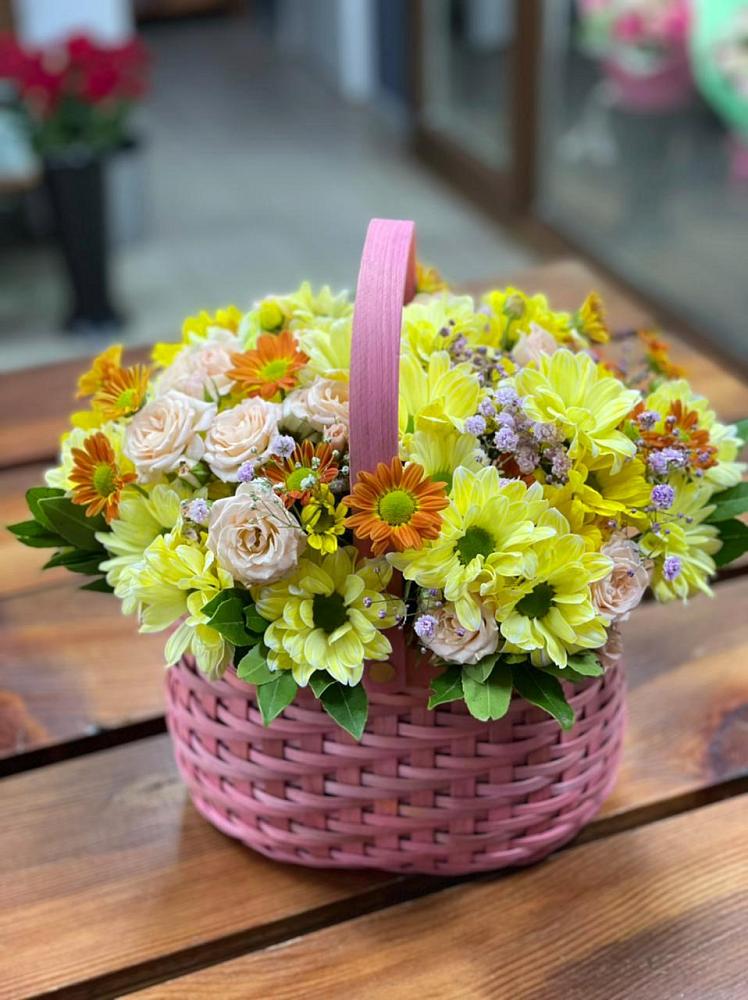 Цветочная композиция из Хризантемы и Розы в корзине в Будогощь