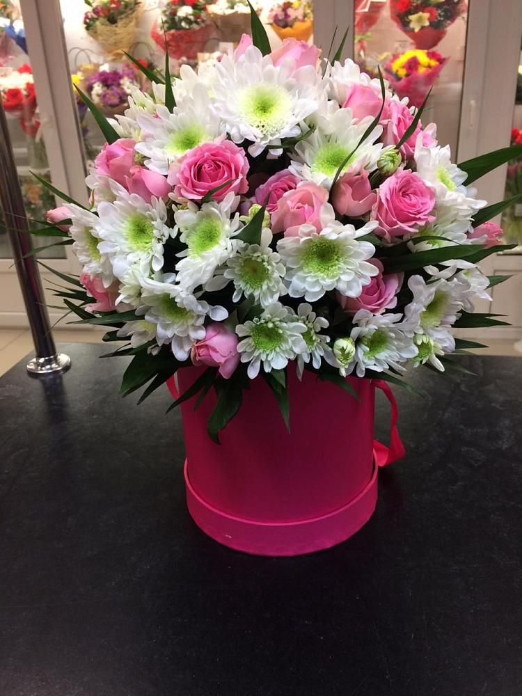 Цветочная композиция из Розы и Хризантемы в шляпной коробке в Будогощь