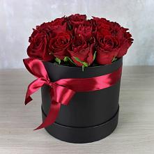 Цветочная композиция из Розы в шляпной коробке в Будогощь