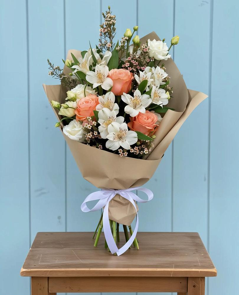 Букет цветов из: Альстромерии, Лизиантусы, Розы и Хризантемы в Будогощь